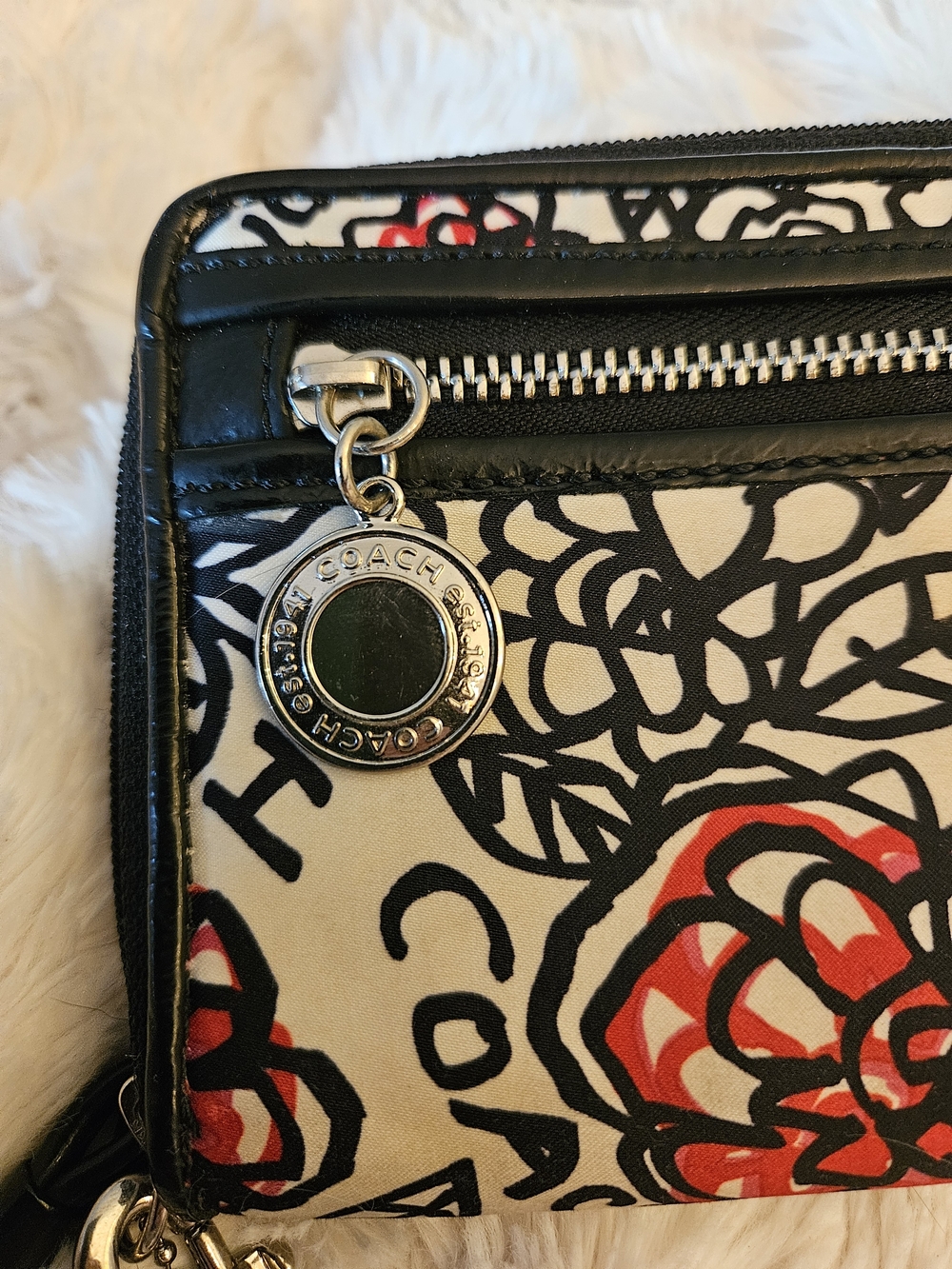 COACH✨️Poppy Daisy Floral Graffiti Wristlet/wallet-Y2K - Picture 12 of 16